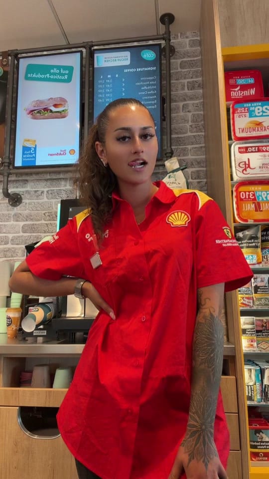 Post 4 by Jasmin on TikTok (video)