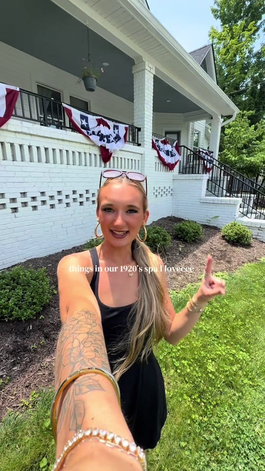 Post 1 by KLAUDIA RAYNE BEAUTY on TikTok (video)