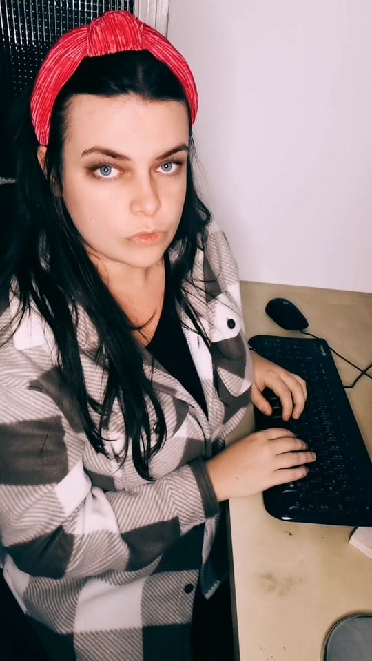 Post 2 by Jenny Klingeling on TikTok (video)