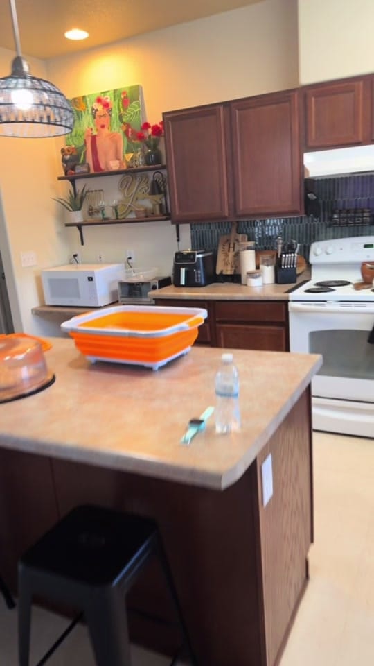 Post 6 by Steph on TikTok (video)