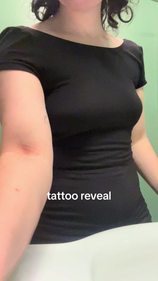 Post 2 by emilyisknitting on TikTok (video)