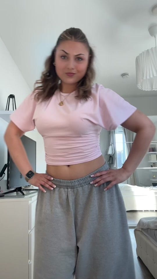 Post 5 by 𝒟𝑒𝓃𝒾𝓈𝑒 on TikTok (video)