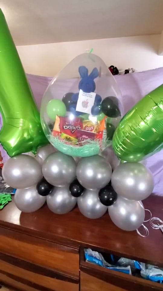 Post 2 by ashanamakesballoons on TikTok (video)