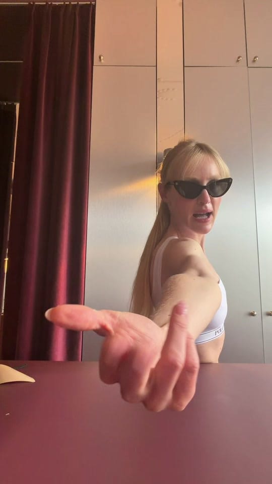 Post 4 by Stella Bossi on TikTok (video)