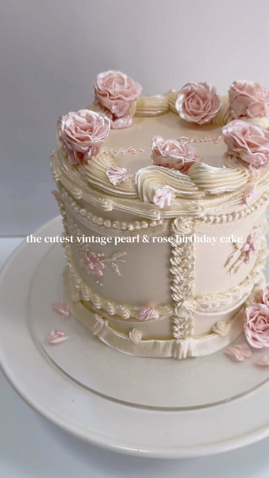 Post 6 by A. Cakes Bakery on TikTok (video)