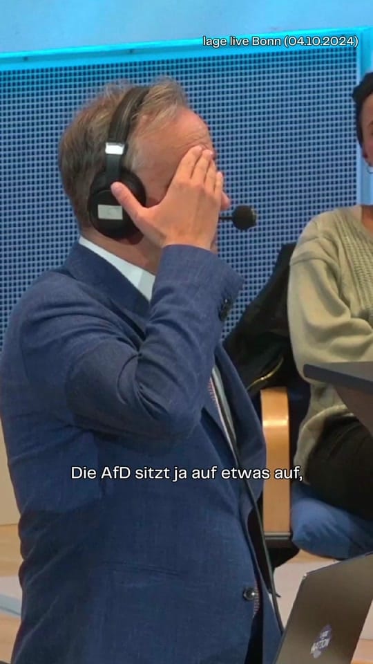 Post 9 by Lage der Nation Podcast on TikTok (video)