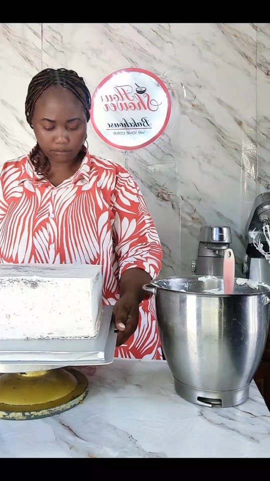 Post 5 by Flour Shower Cakes on TikTok (video)