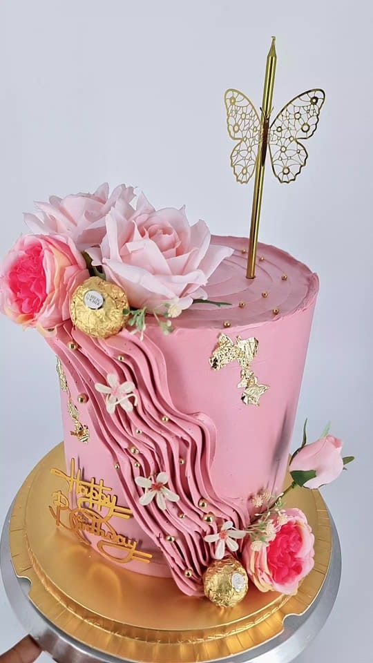 Post 4 by Flour Shower Cakes on TikTok (video)