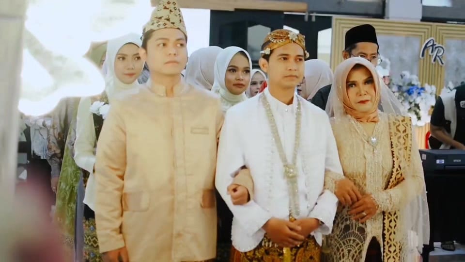 Post 2 by Khabibah Modist on TikTok (video)