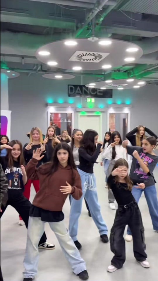 Post 5 by 𝐋𝐔𝐍𝐀𝐓𝐈𝐗 on TikTok (video)
