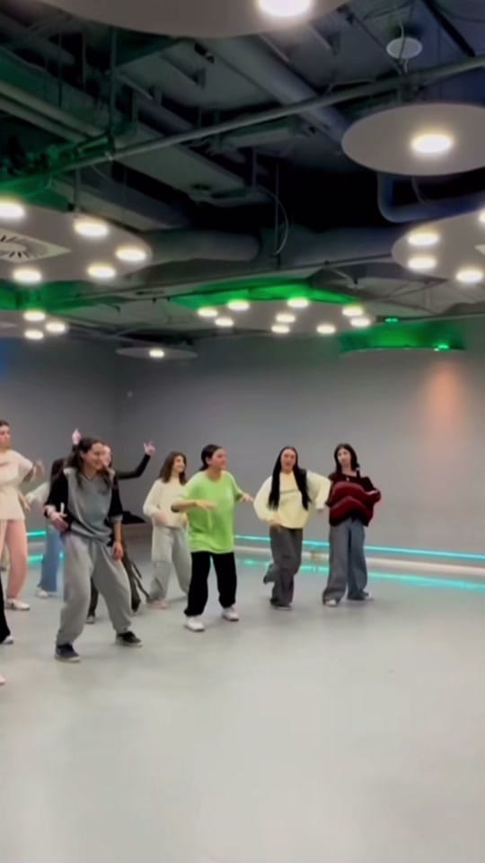 Post 9 by 𝐋𝐔𝐍𝐀𝐓𝐈𝐗 on TikTok (video)