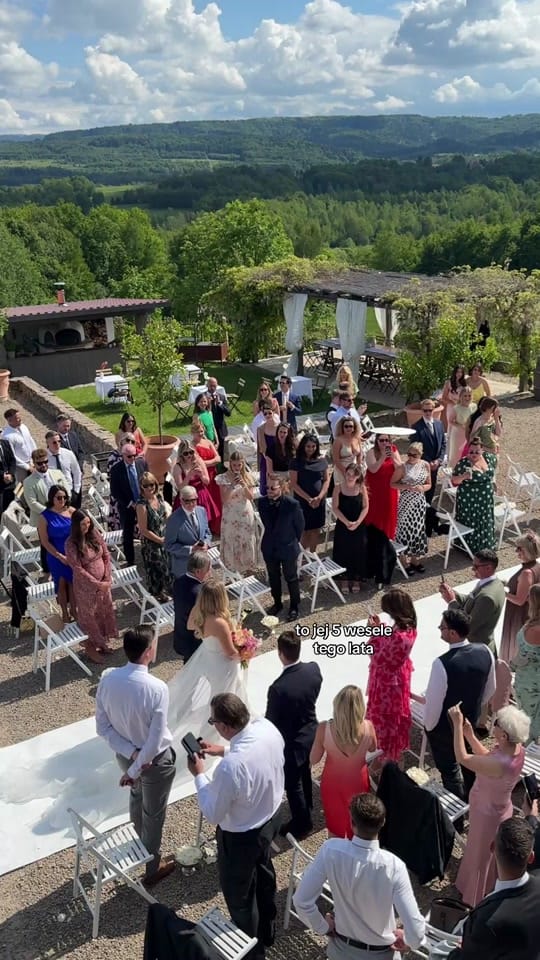 Post 4 by Karolina | wedding planner on TikTok (video)