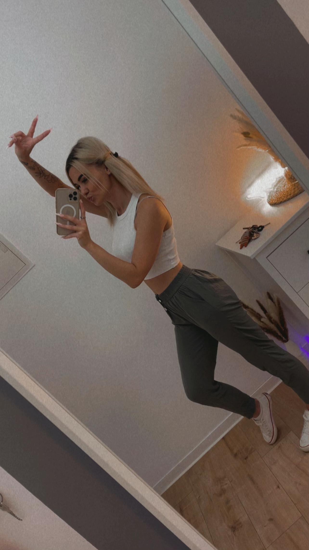 Post 3 by Laura Pfeiffer on TikTok (video)