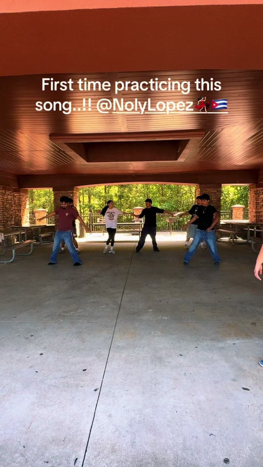 Post 6 by Coreográfias Lupita on TikTok (video)