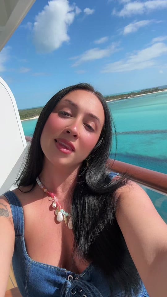 Post 5 by VALERIE🍁🖤📸🎃🍂 on TikTok (video)