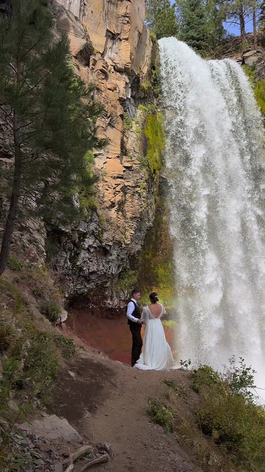 Post 5 by Oregon Wedding Photographer on TikTok (video)