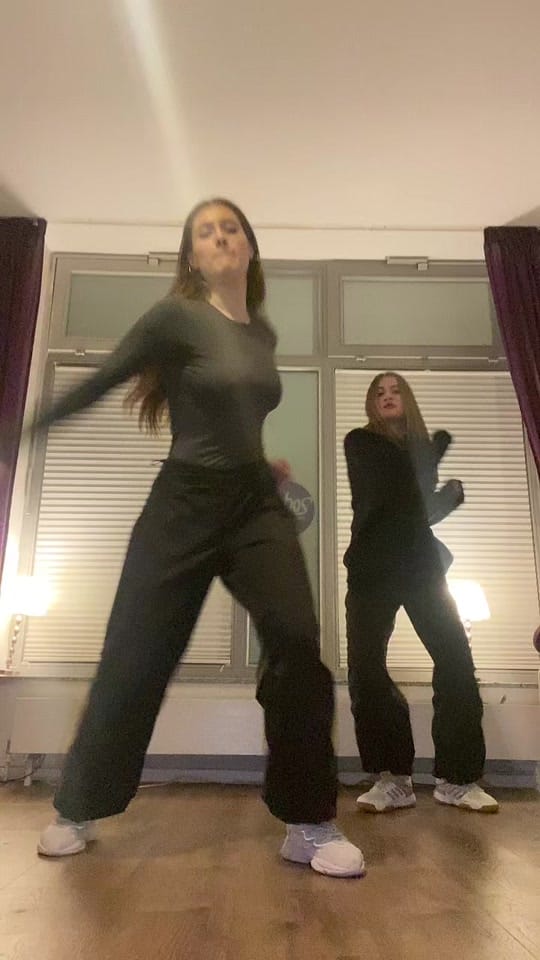 Post 9 by 𝐋𝐕𝐎𝐕𝐀 𝐃𝐈𝐀𝐍𝐀 on TikTok (video)