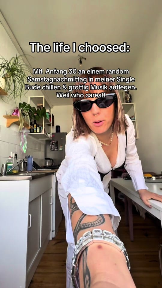 Post 4 by Jojo&Naomi on TikTok (video)