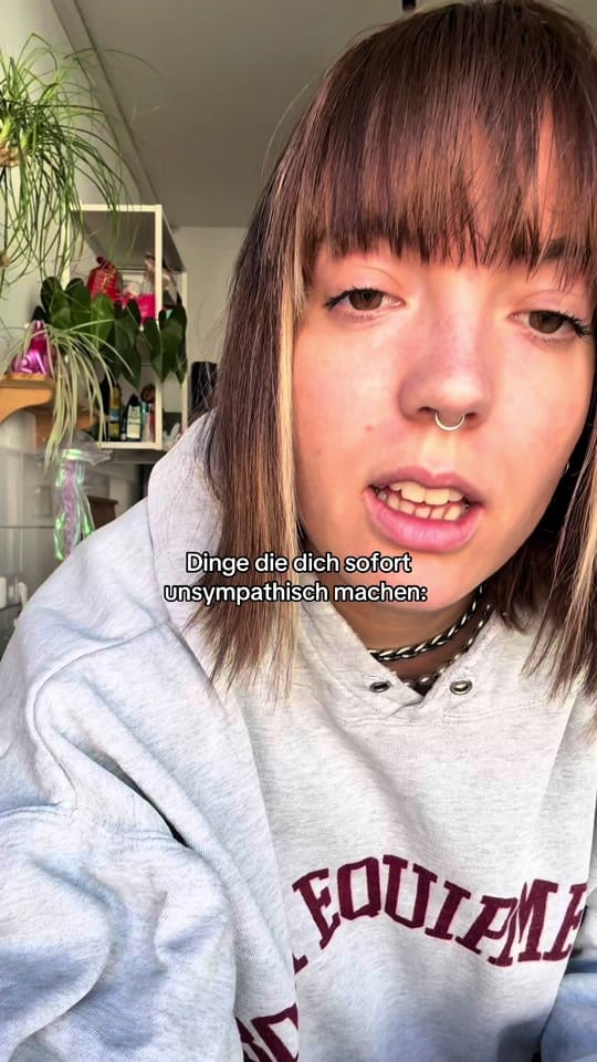 Post 2 by Jojo&Naomi on TikTok (video)