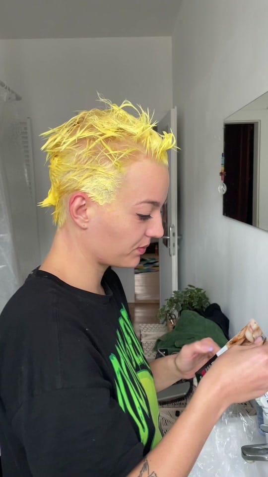 Post 8 by Jojo&Naomi on TikTok (video)