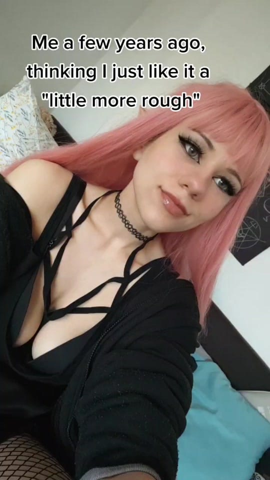 Post 9 by Julia on TikTok (video)