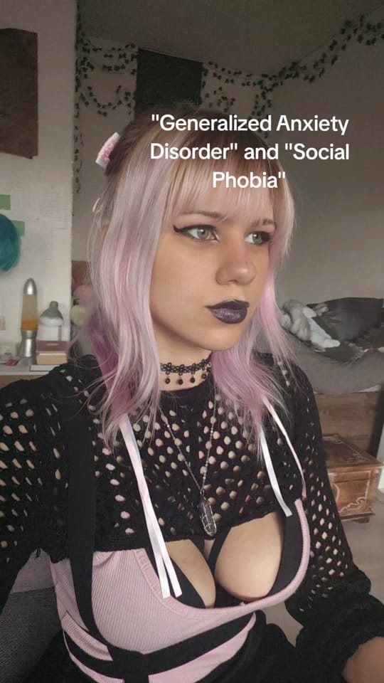 Post 5 by Julia on TikTok (video)