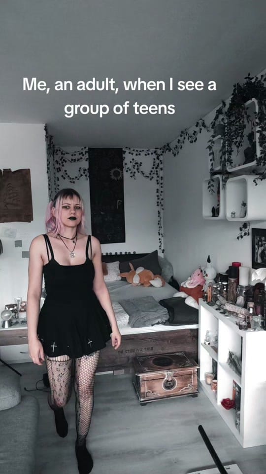 Post 2 by Julia on TikTok (video)