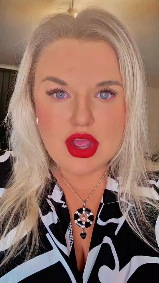 Post 1 by wow_curvy_Magdalene_ on TikTok (video)