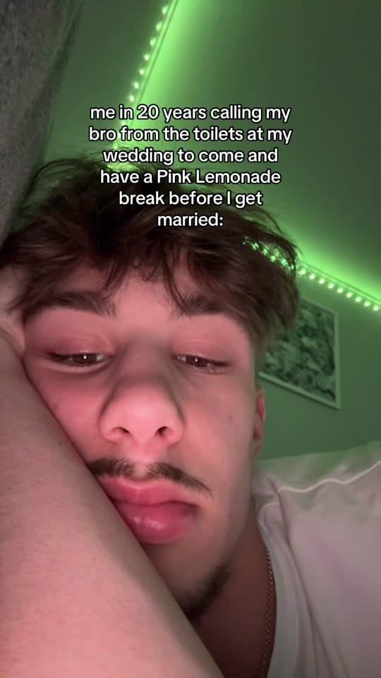 Post 1 by Der insimodus on TikTok (video)
