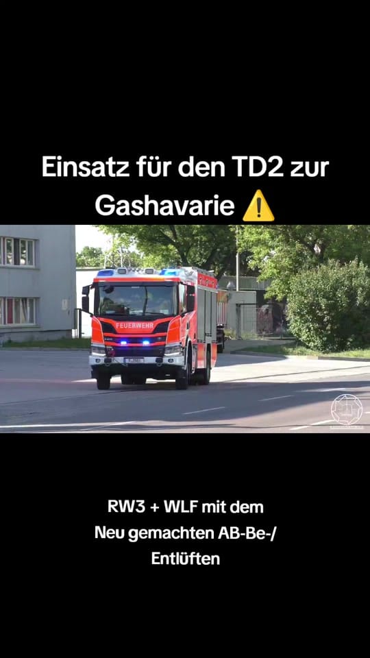 Post 7 by Blaulicht.Filmer.Berlin on TikTok (video)