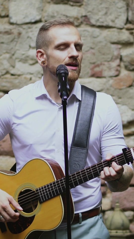 Post 3 by robincarpemusic on TikTok (video)
