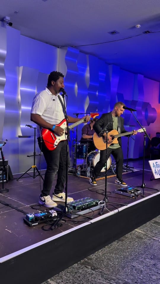 Post 1 by robincarpemusic on TikTok (video)