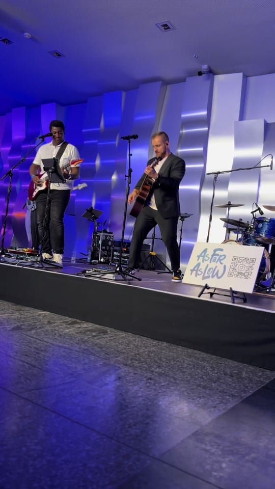 Post 2 by robincarpemusic on TikTok (video)