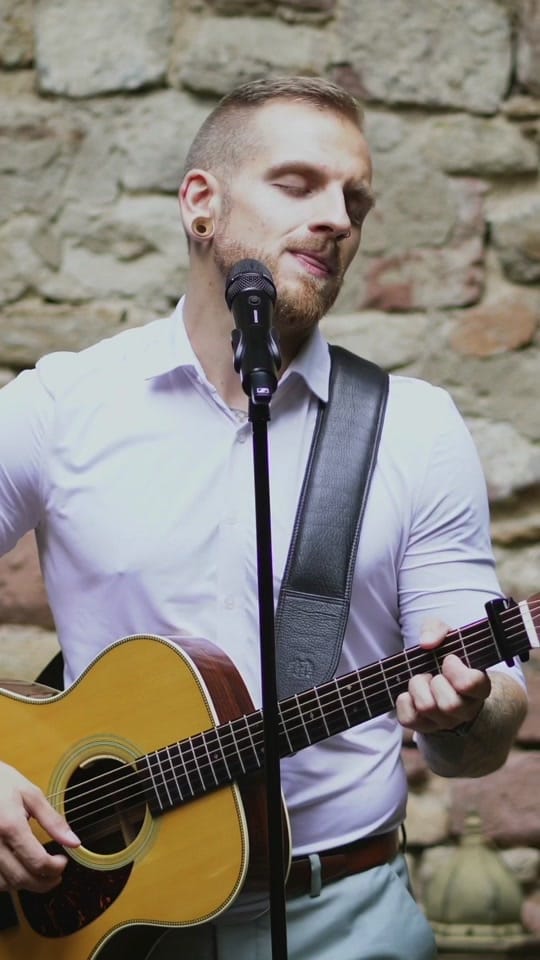 Post 7 by robincarpemusic on TikTok (video)
