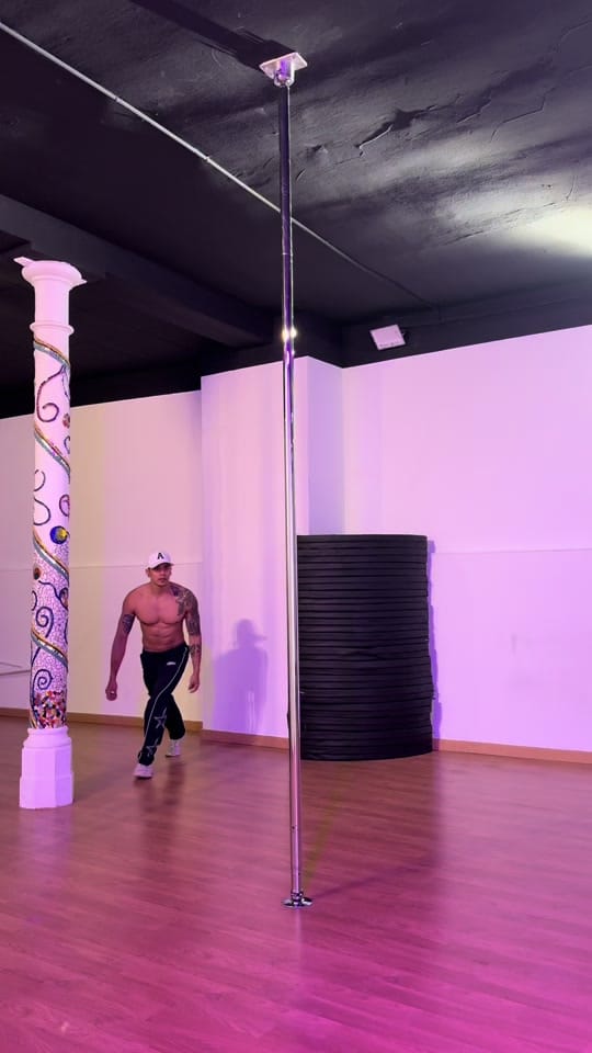 Post 3 by Andrés Gómez on TikTok (video)