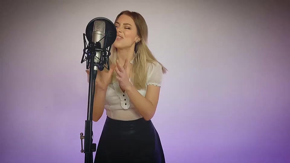 Post 5 by Veronika Riedl on TikTok (video)