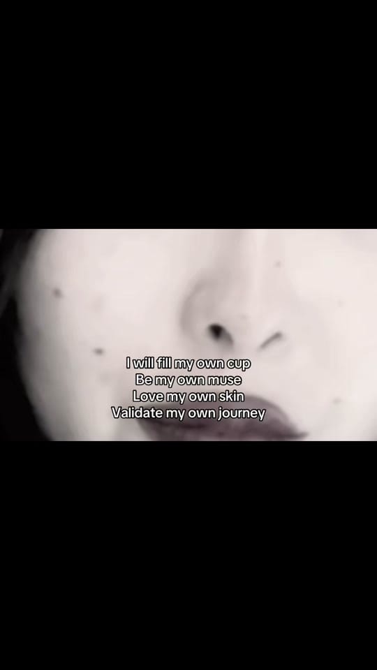 Post 7 by Momoko Lugowska on TikTok (video)