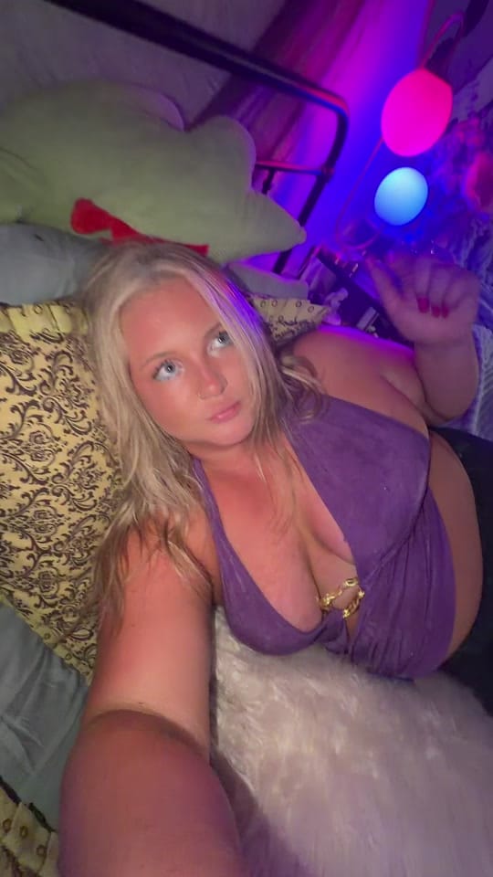 Post 2 by Em on TikTok (video)