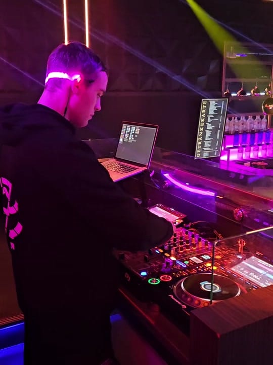 Post 1 by ZynthWave on TikTok (video)