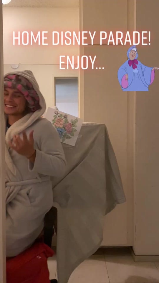 Post 2 by Yessenia Cossio on TikTok (video)
