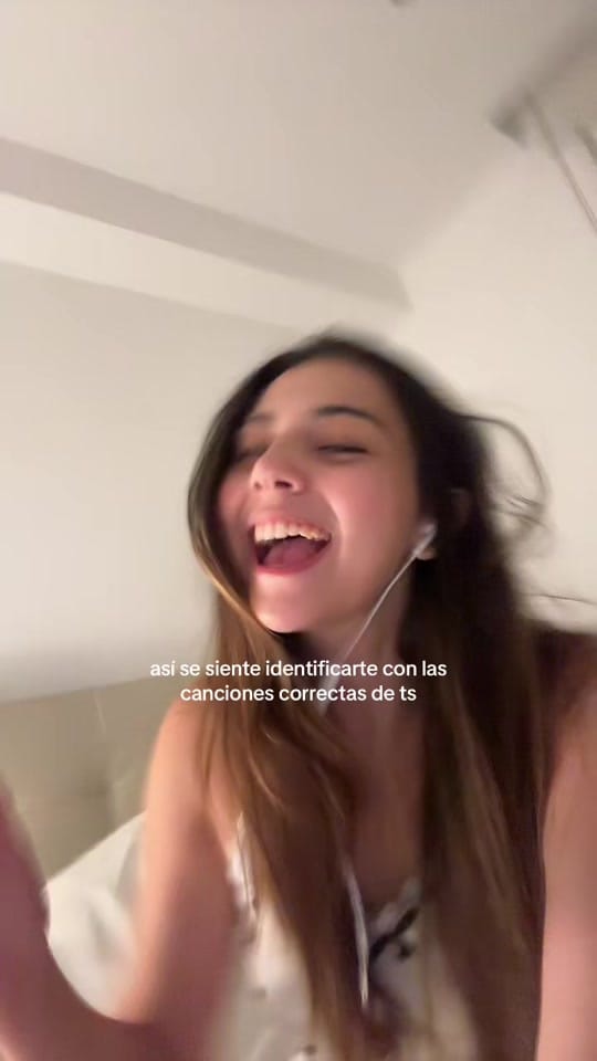 Post 10 by adrianaleivaac on TikTok (video)
