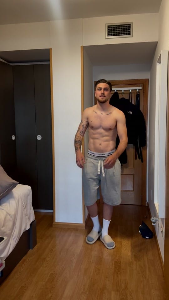 Post 8 by el22 on TikTok (video)