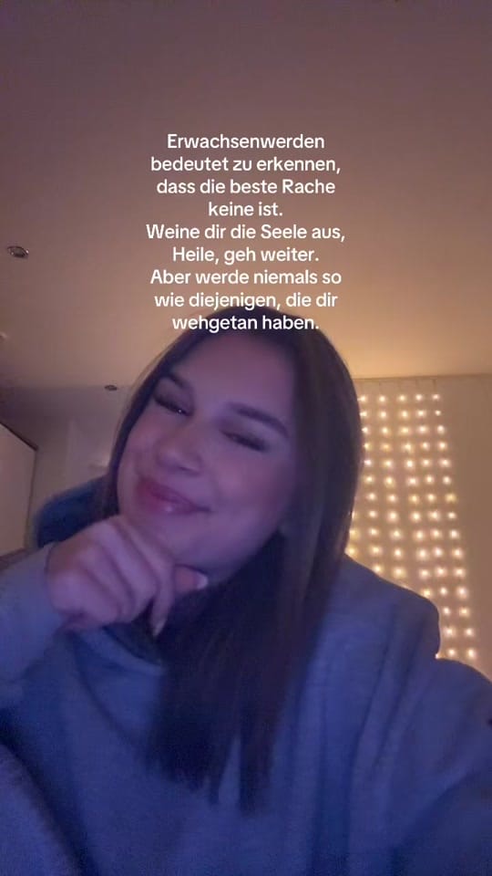 Post 6 by 𝘌 𝘔 𝘌 𝘓 𝘐 𝘌 on TikTok (video)