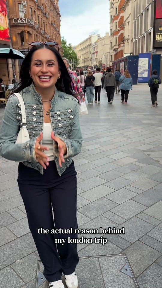Post 1 by 𝐀𝐲𝐧𝐚𝐳 on TikTok (video)