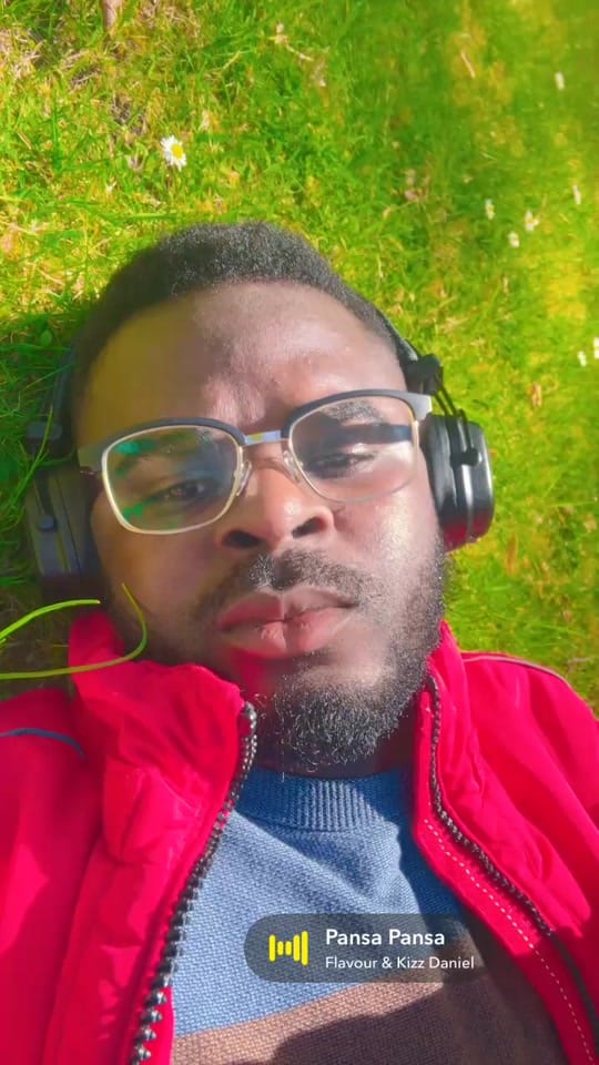 Post 1 by HOLLAWAIT 🫆 on TikTok (video)