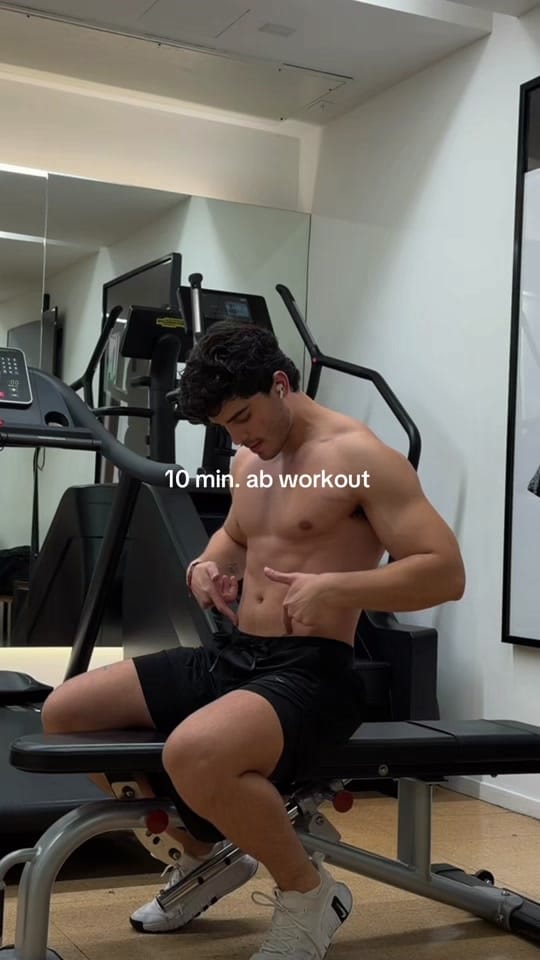 Post 6 by Alex Acosta on TikTok (video)