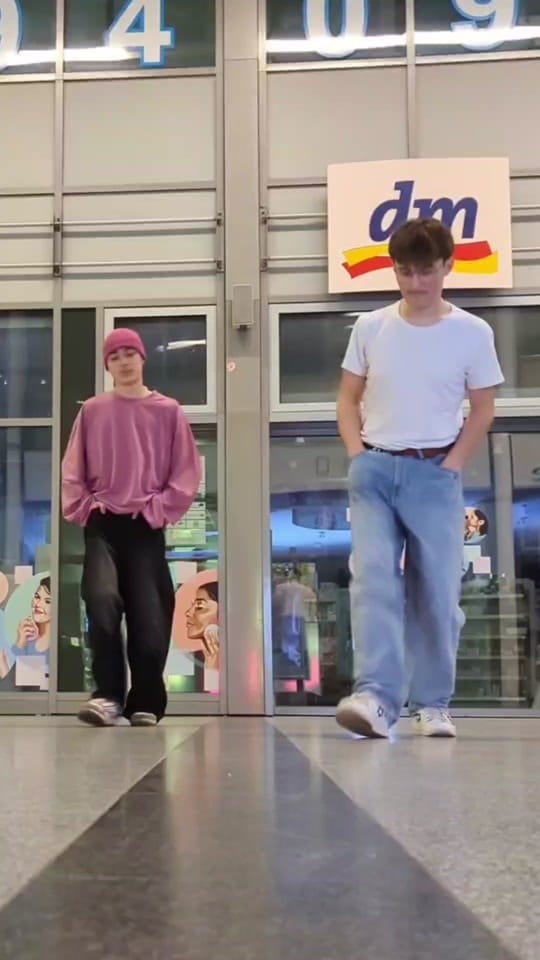 Post 6 by nikalaschka on TikTok (video)