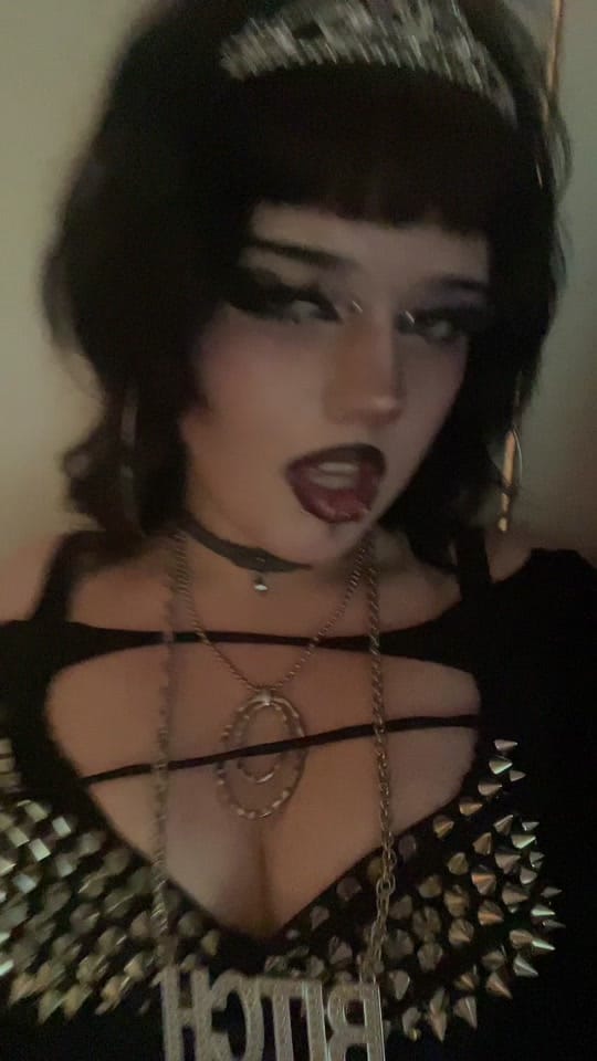 Post 4 by emmi ☭ on TikTok (video)