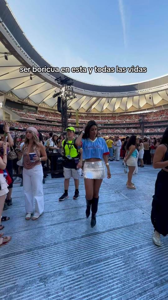 Post 1 by Melanie Riv on TikTok (video)