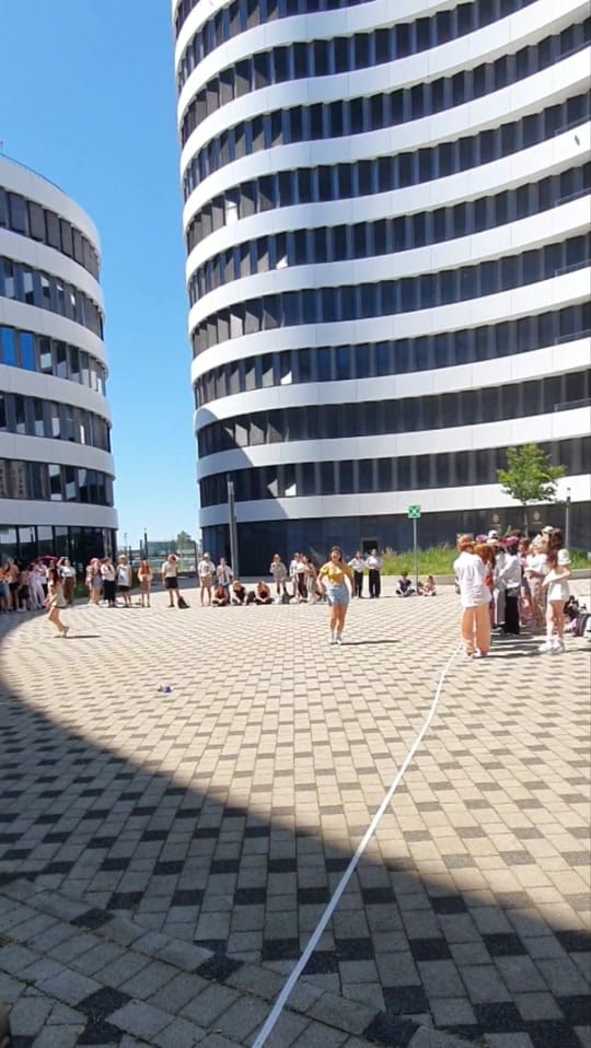Post 6 by KPOP RandomDance Düsseldorf on TikTok (video)